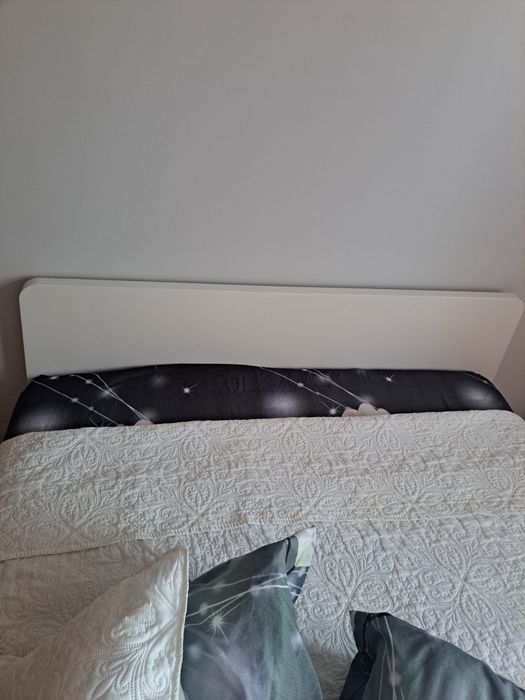 Cama de casal com colchão,usado. Com bom estado. De IKEA