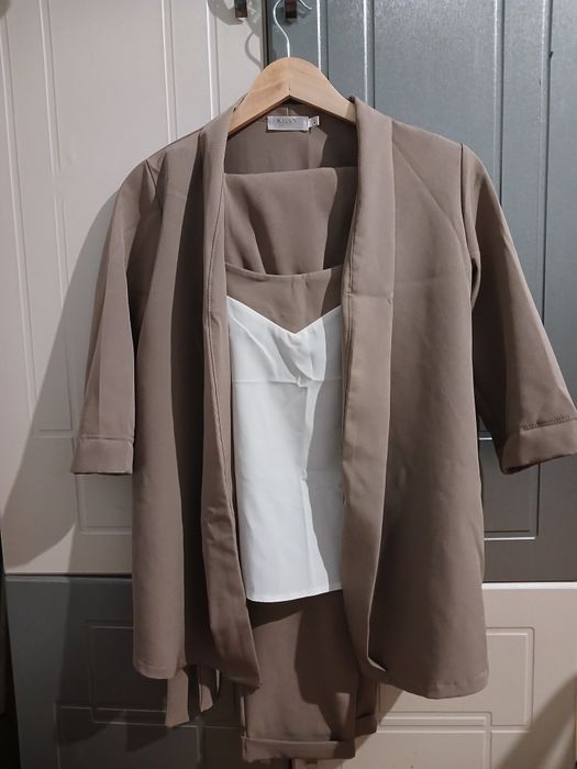 Костюм, оозмір 42