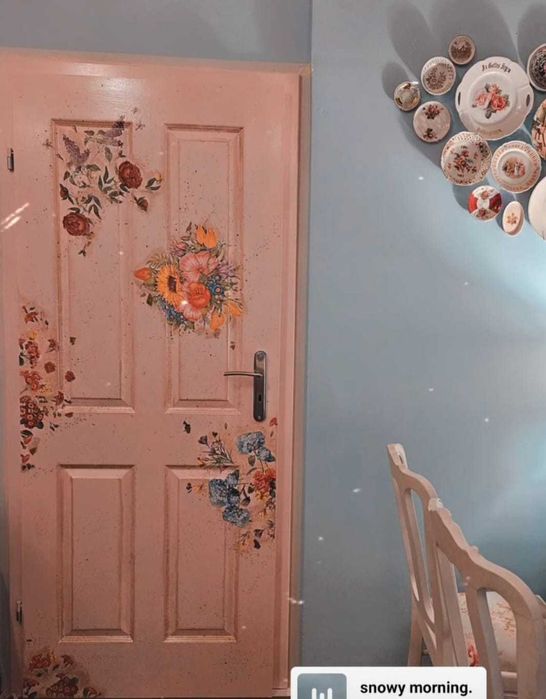 Drzwi wewnętrzne w stylu shabby chic z motywem kwiatowym