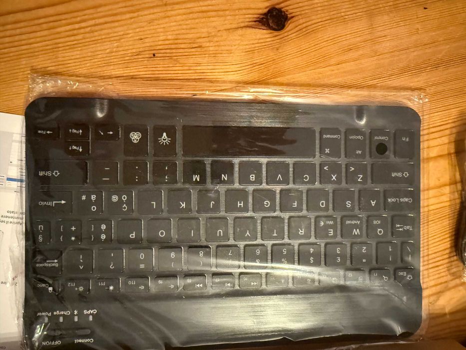 DINGRICH Magnetyczne Etui z Klawiaturą Bluetooth do iPad 9,7ʺ / 10,5ʺ