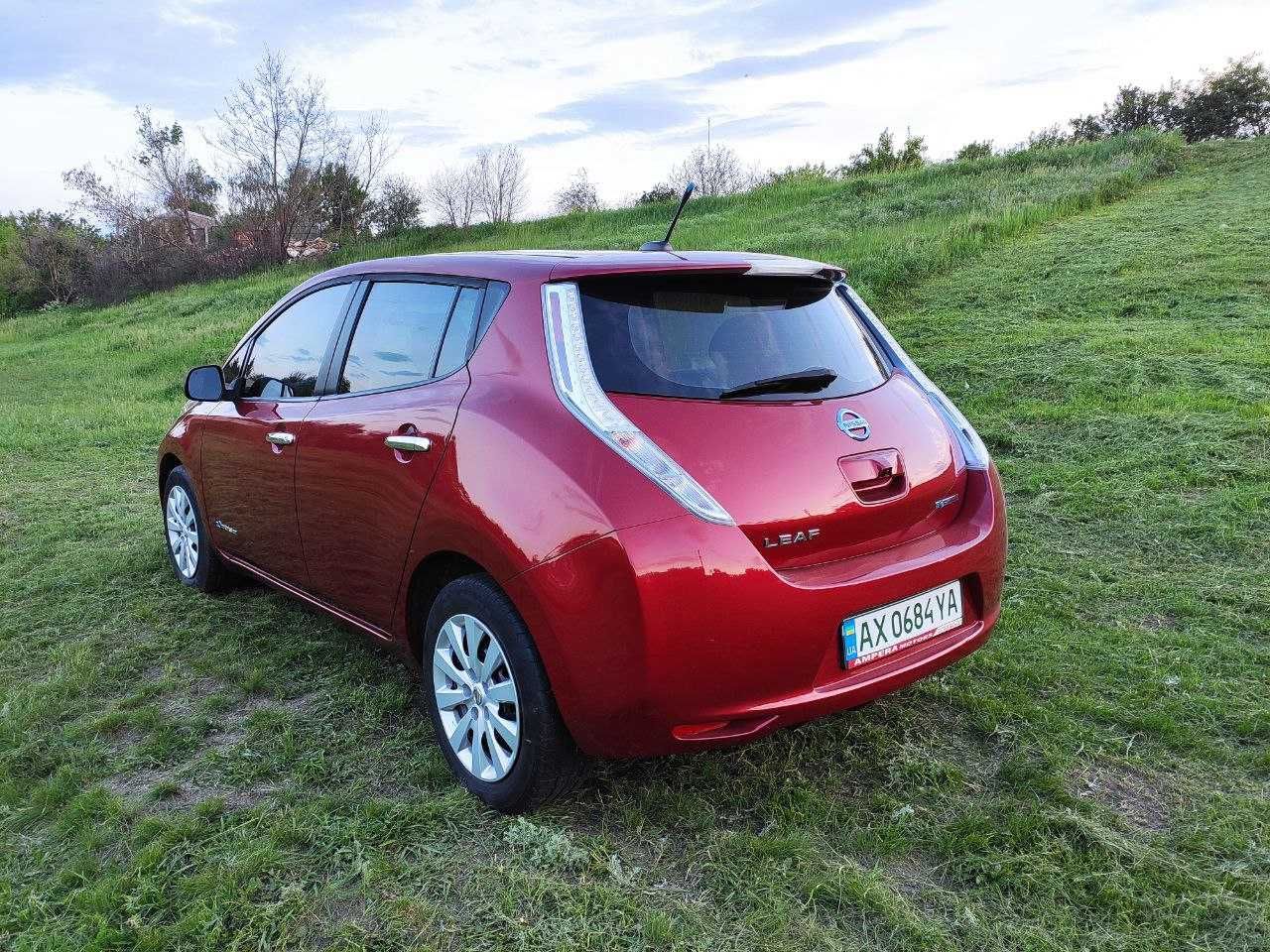 Продам електромобіль Nissan Leaf 24 kW (130 км запас ходу)