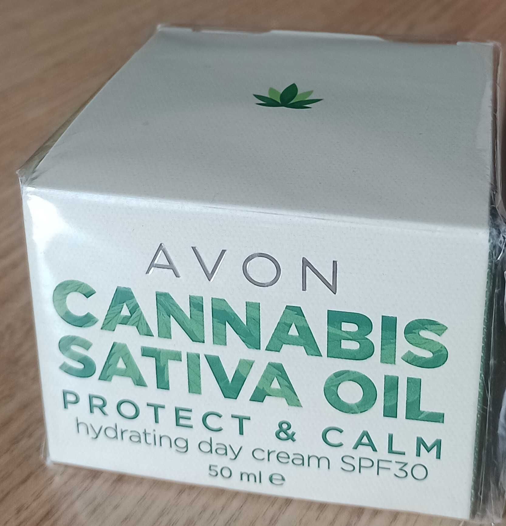 Krem na dzień z olejem konopnym, Cannabis Sativa Oil, Avon, 50 ml