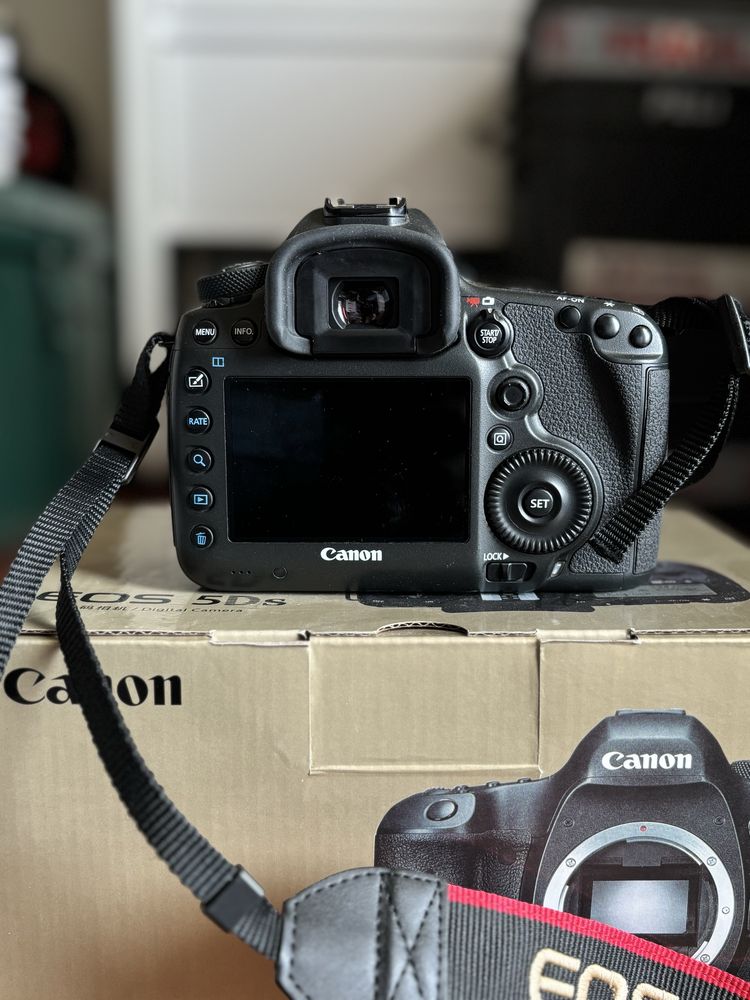 Canon 5Ds ( 50 mp ) …NOVA… + TetherTools + 2 baterias + 2 CF 32GB