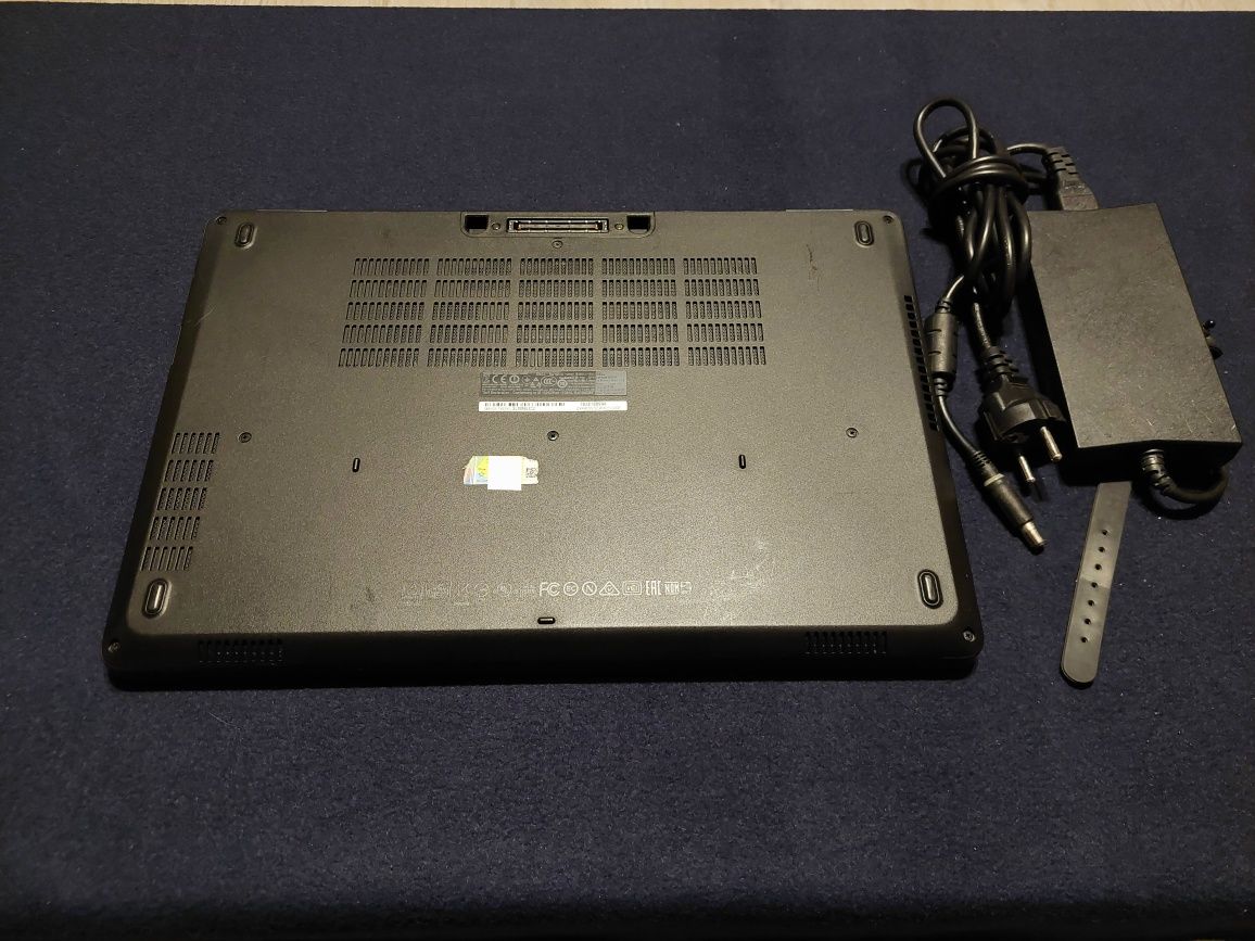 Laptop DELL Latitude E5570