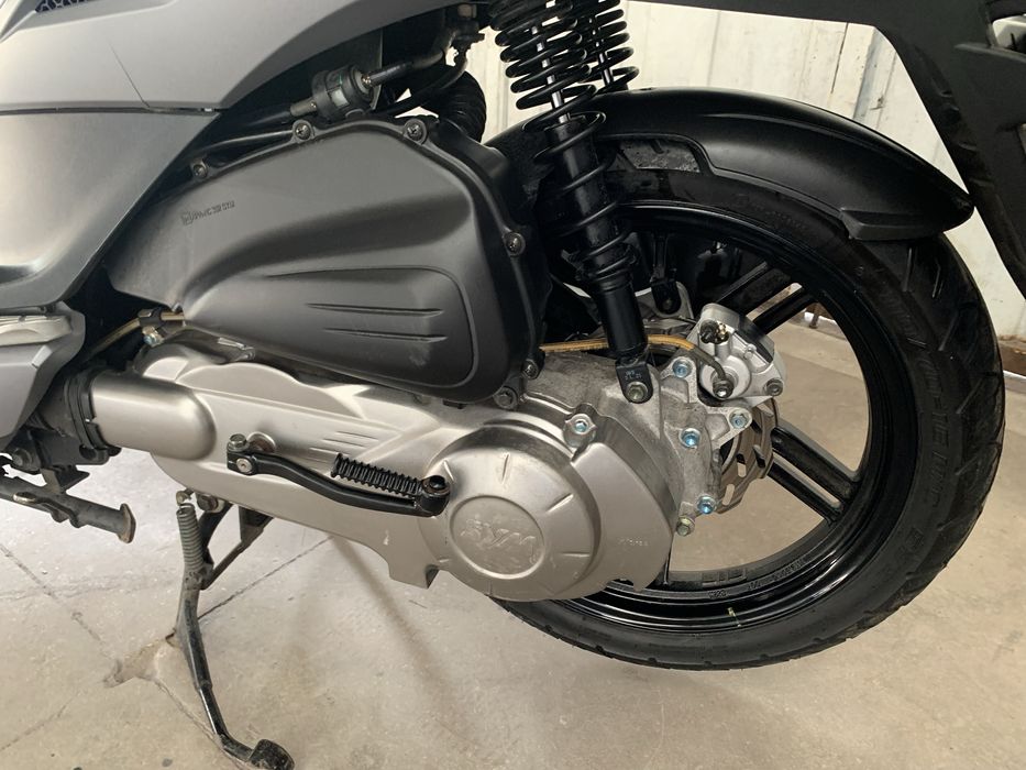 Продам скутер SYM150 SR