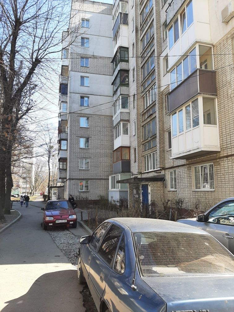 Продам 4-х квартиру на Польовій