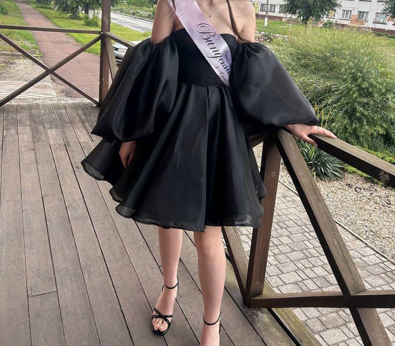 Випускня блискуча чорна сукня