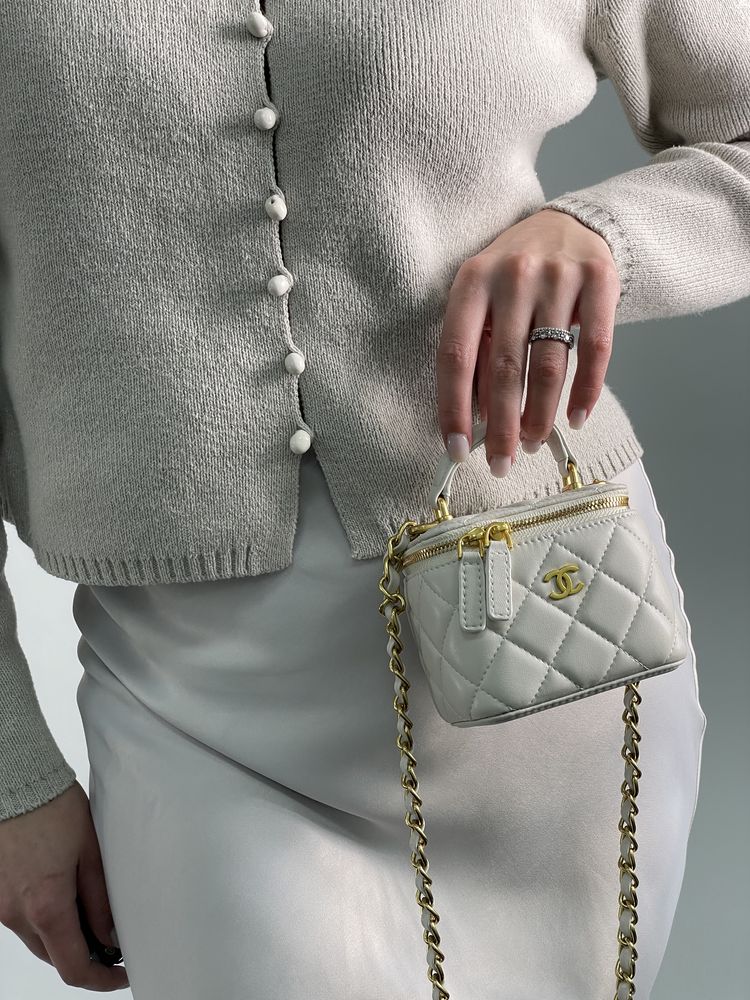 Сумка Chanel Classic Lambskin Pearl Crush Mini Vanity Case