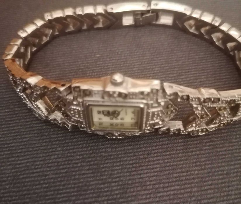 Bransoletka z cyrkoniami z zegarkiem