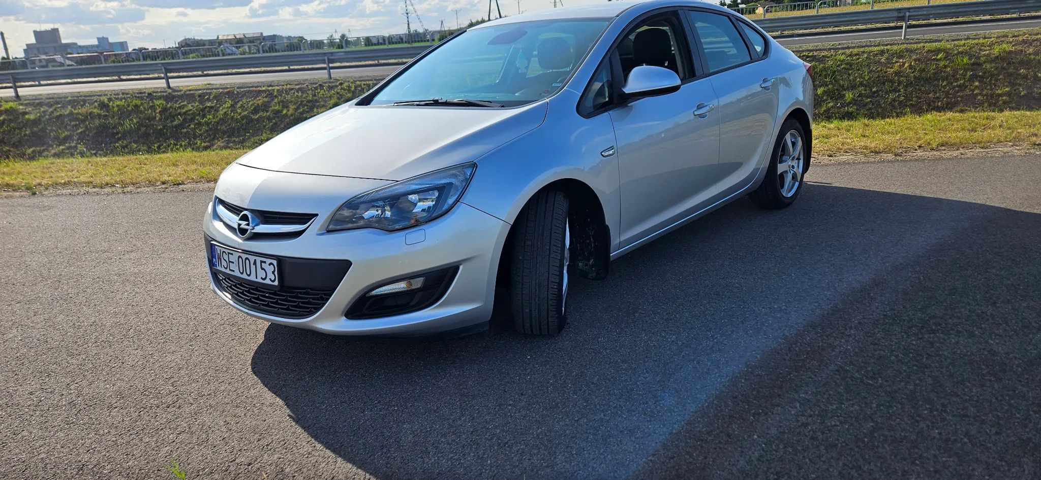 Opel Astra Opel Astra J Sedan 1.4 Turbo Benzyna – 2013 rok