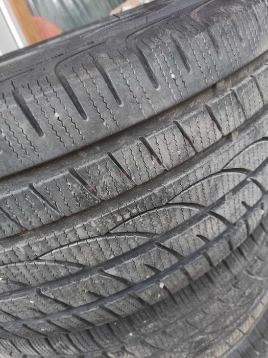 Komplet opon zimowych 225/50/R17