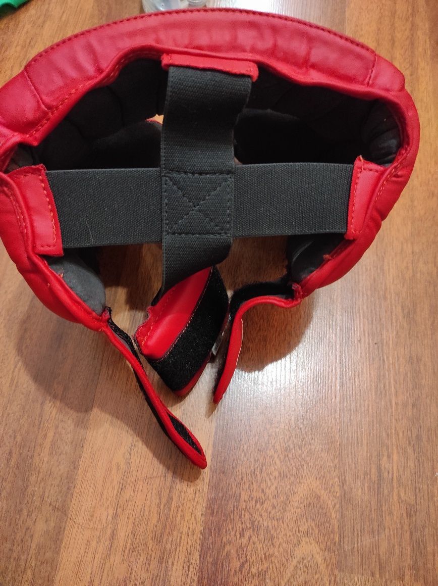 Боксерский шлем детский Demix красный, размер M.