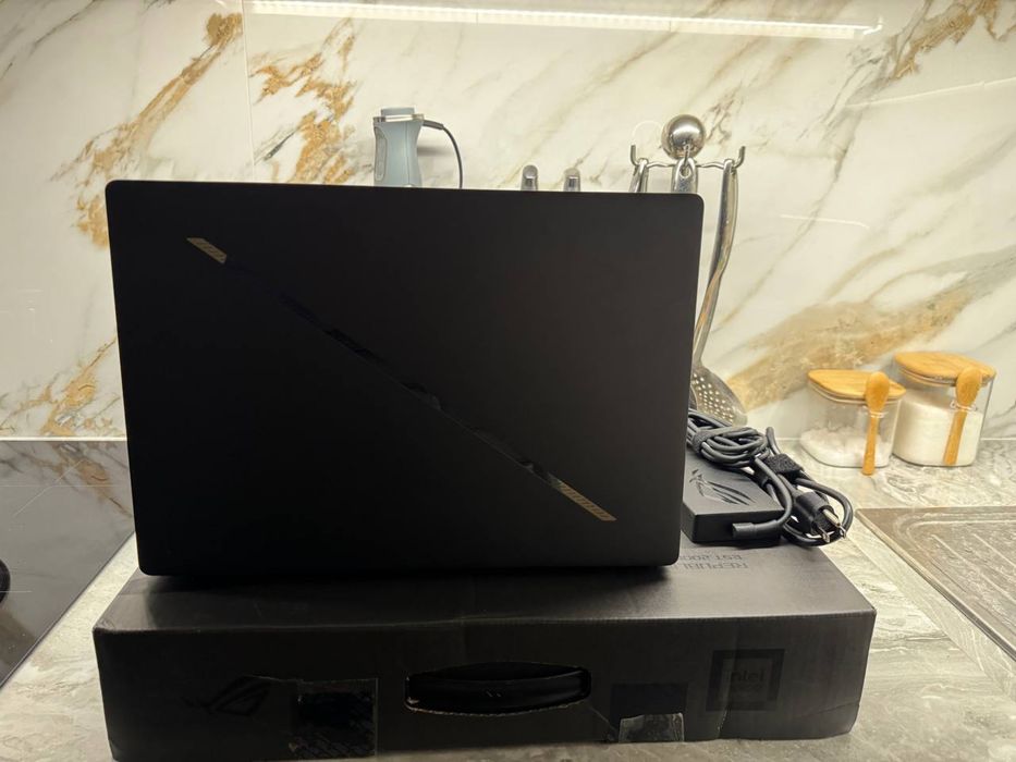 Asus g16 gu 605 32GB, 4070, ultra9 185h