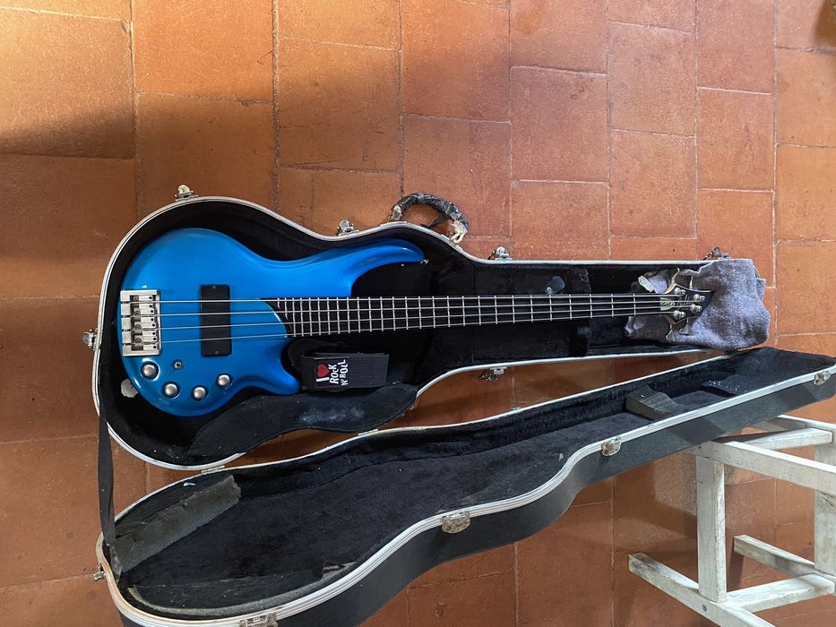 Baixo Cort Curbow Bass