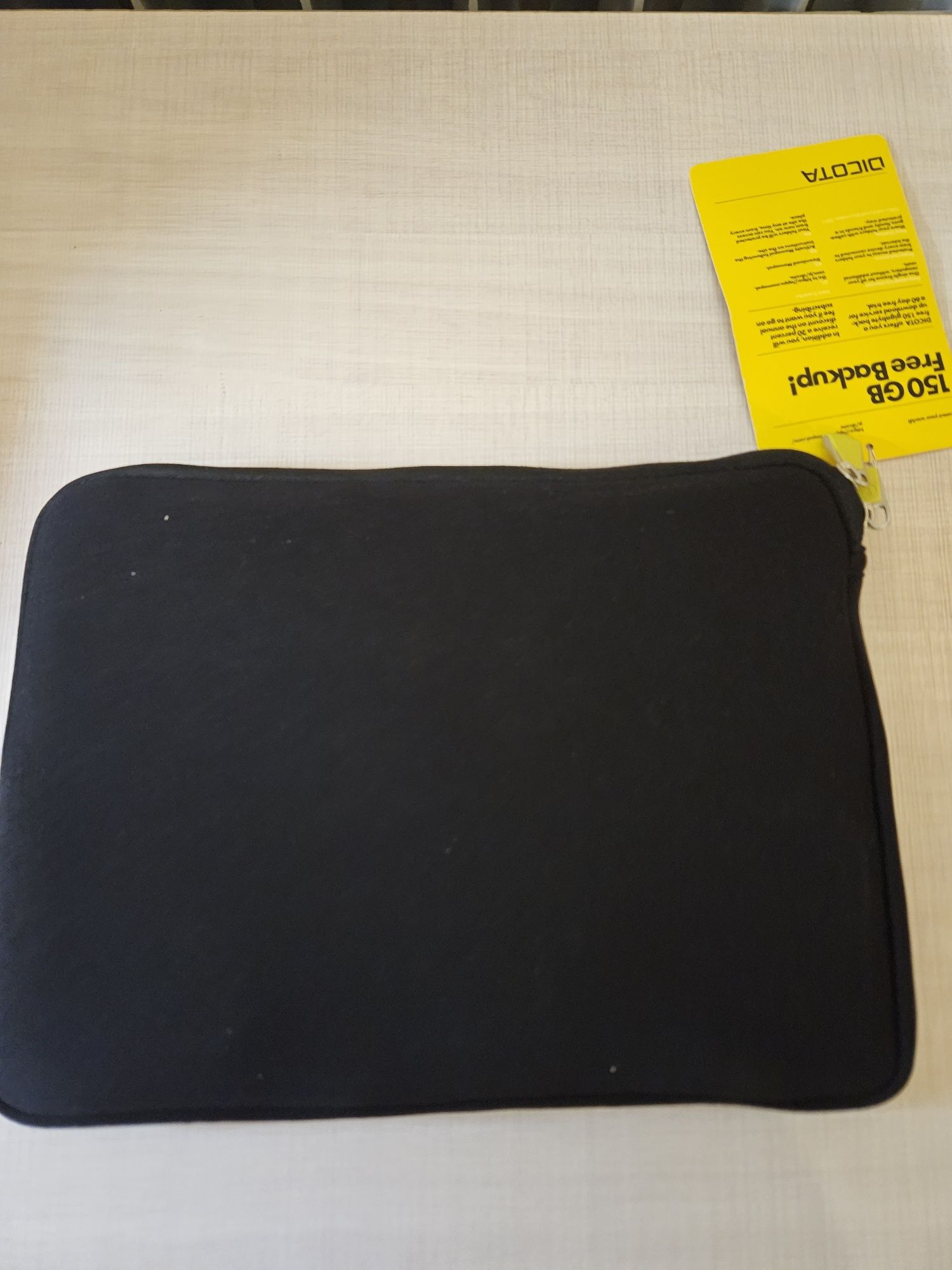 Сумка та мишка для ноутбука неопренова Dicota Subnotebook 7"-10.2"
