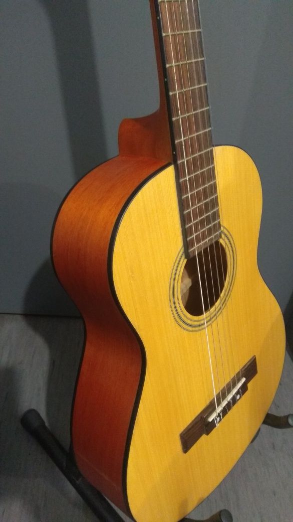 Guitarra FENDER + pequena