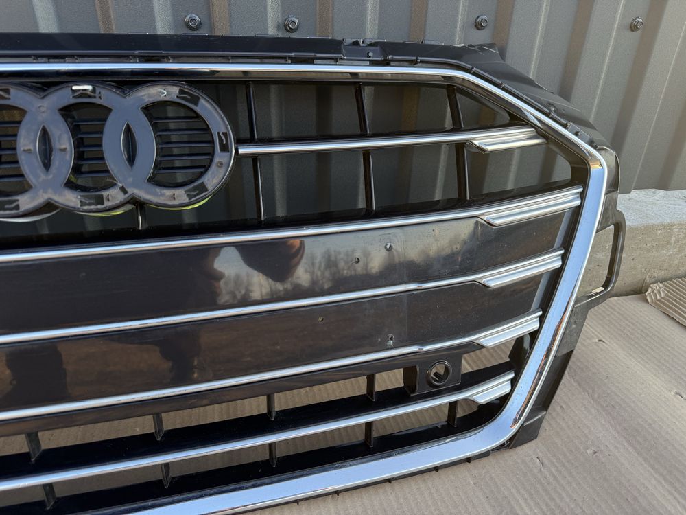 Решітка решетка радіаторів бампера центральна Audi A4 B9 lift рест