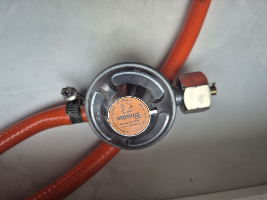 Wąż do gazu z kolankiem i reduktorem