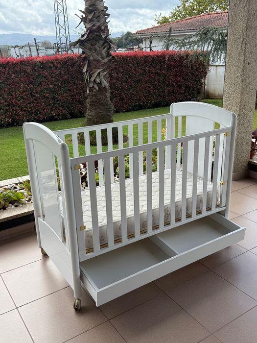 Cama de Bebé, como nova.
