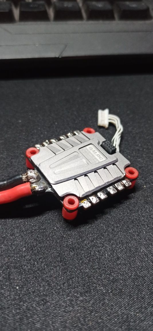 Regulator prądu do drona fpv 4in1 esc