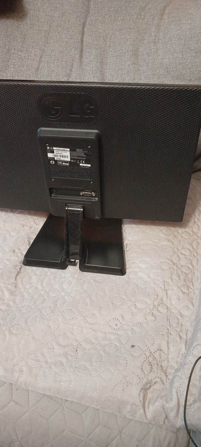 Monitor komputerowy LED LG FLATRON 19EN33S-B