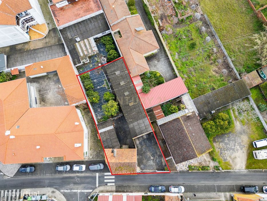 Moradia Individual + Barracão com afetação Industrial