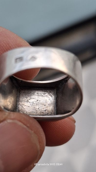 Stary sygnet orłem  w koronie