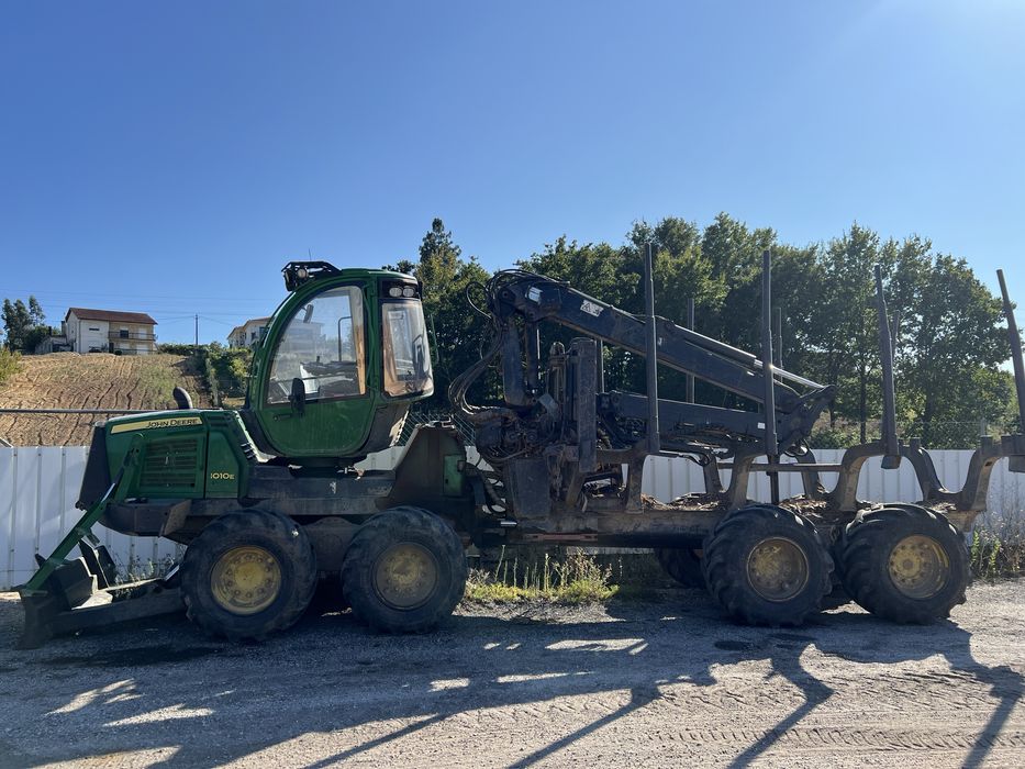 Maquina rechega John Deere 1010E