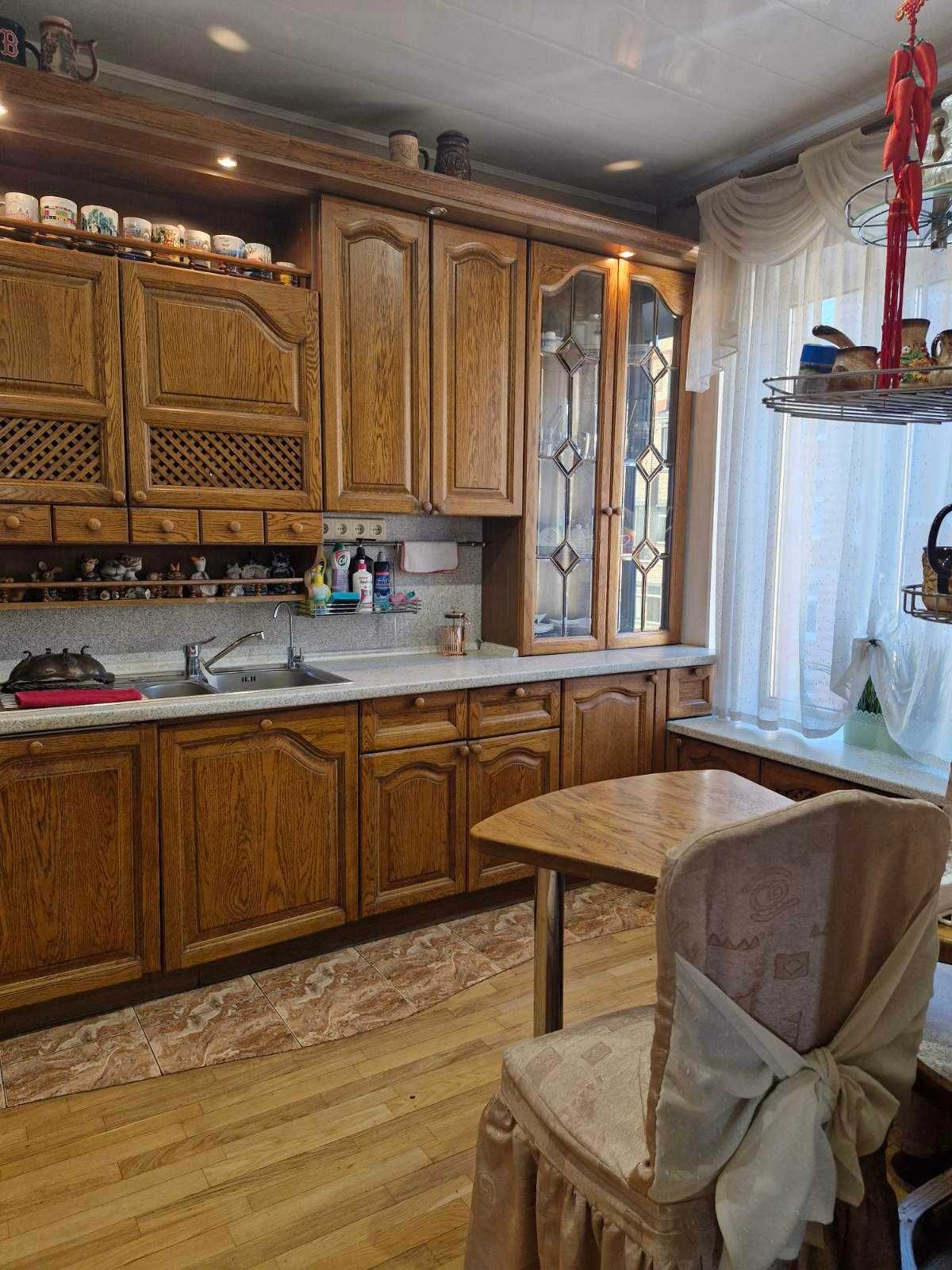 Центр. Продам 3к, 150м2  + паркинг. Дмитриевская,13-а