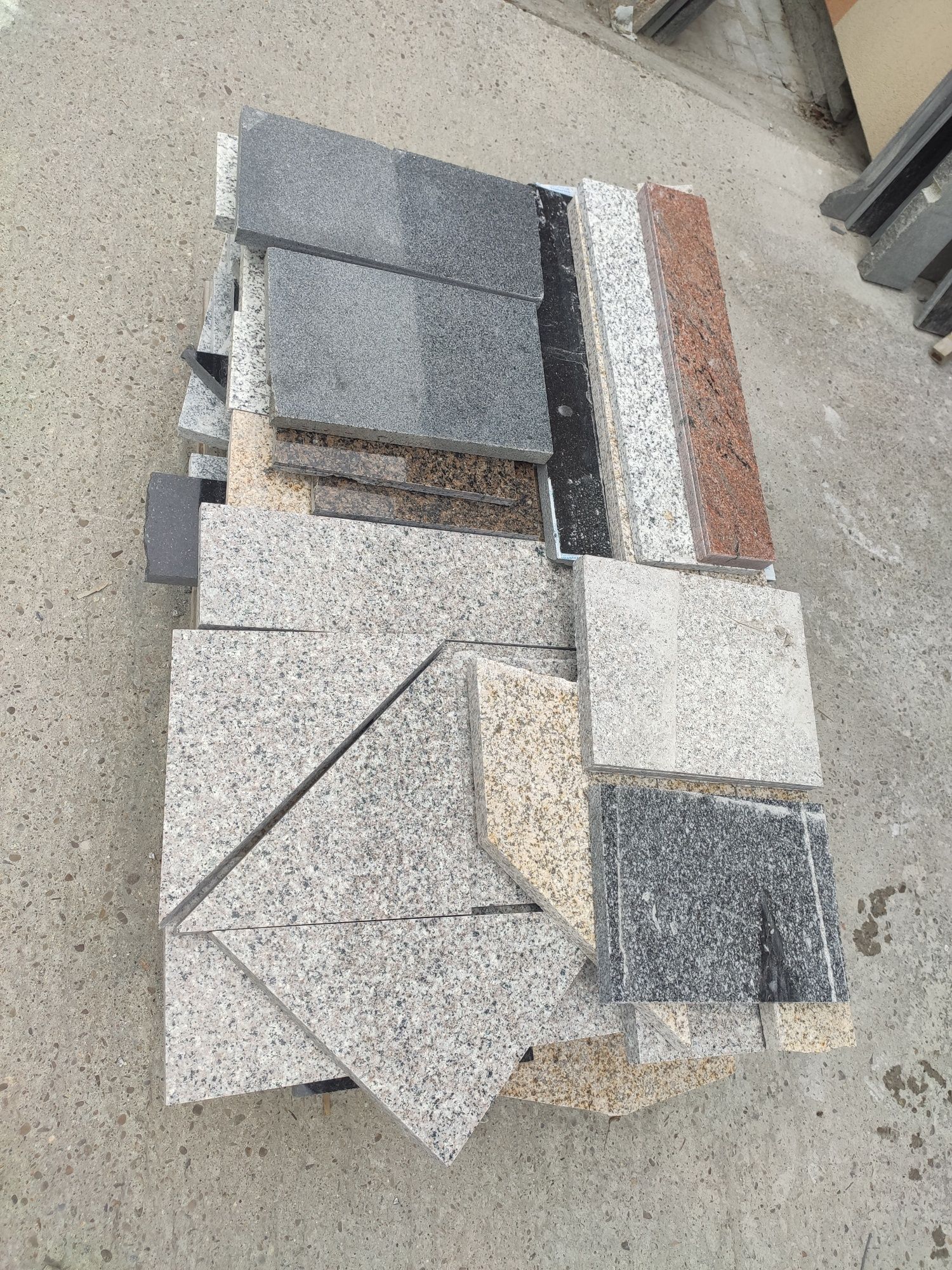 Elementy granitowe ścinki parapety schody elementy płytki płyty marmur