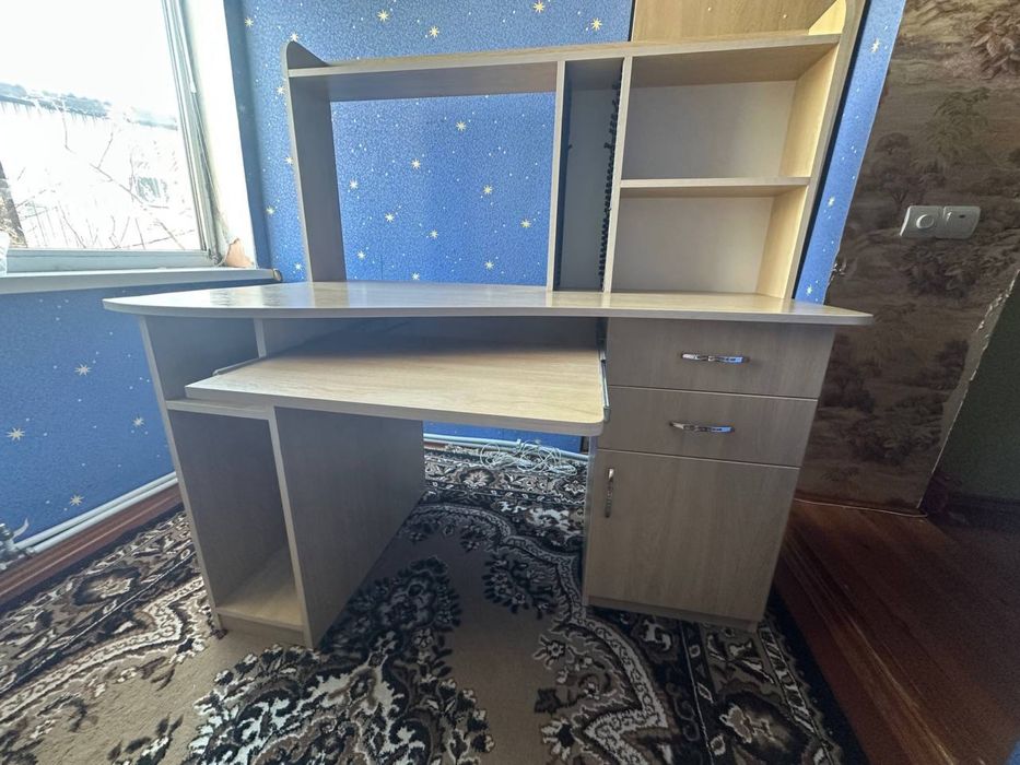 Стол компьютерный