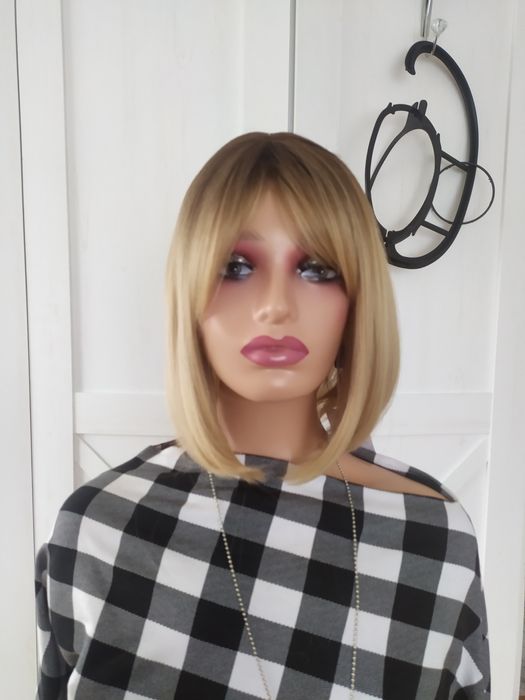 Peruka bob nr.6 blond z grzywka