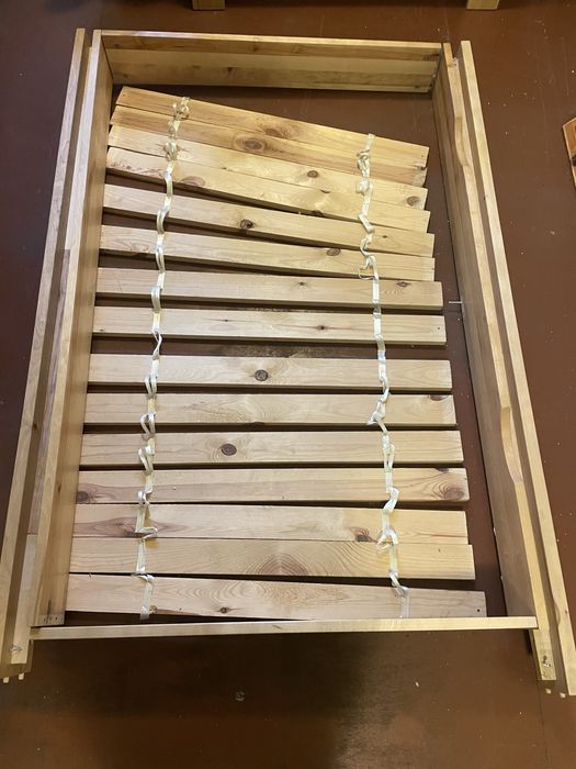 Łóżko dla dziecka z materacem