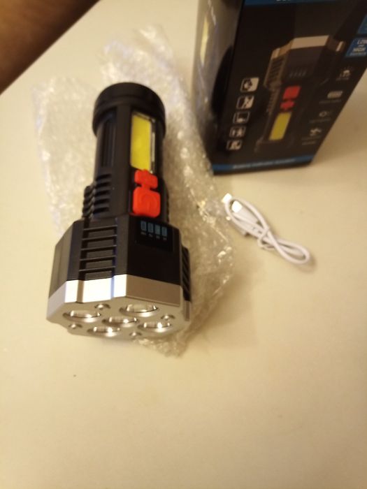 Ліхтар акумуляторний світлодіодний.