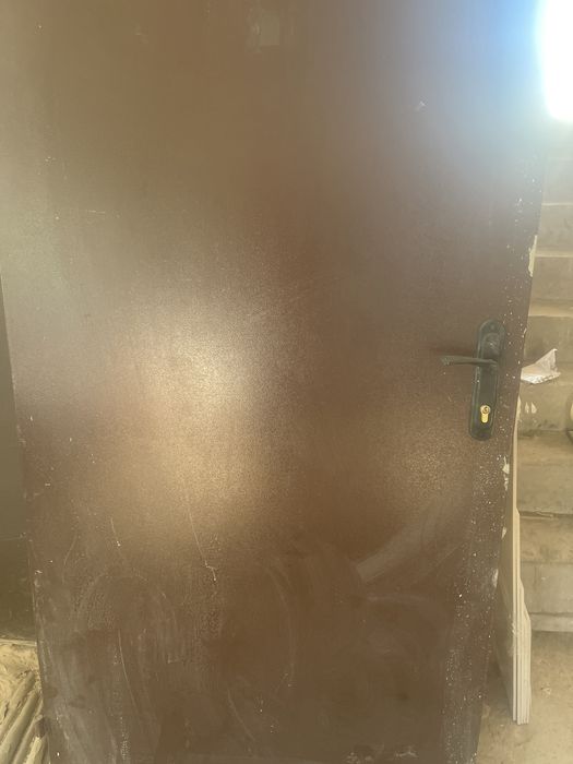 Дверь входная с коробкой жилстрой