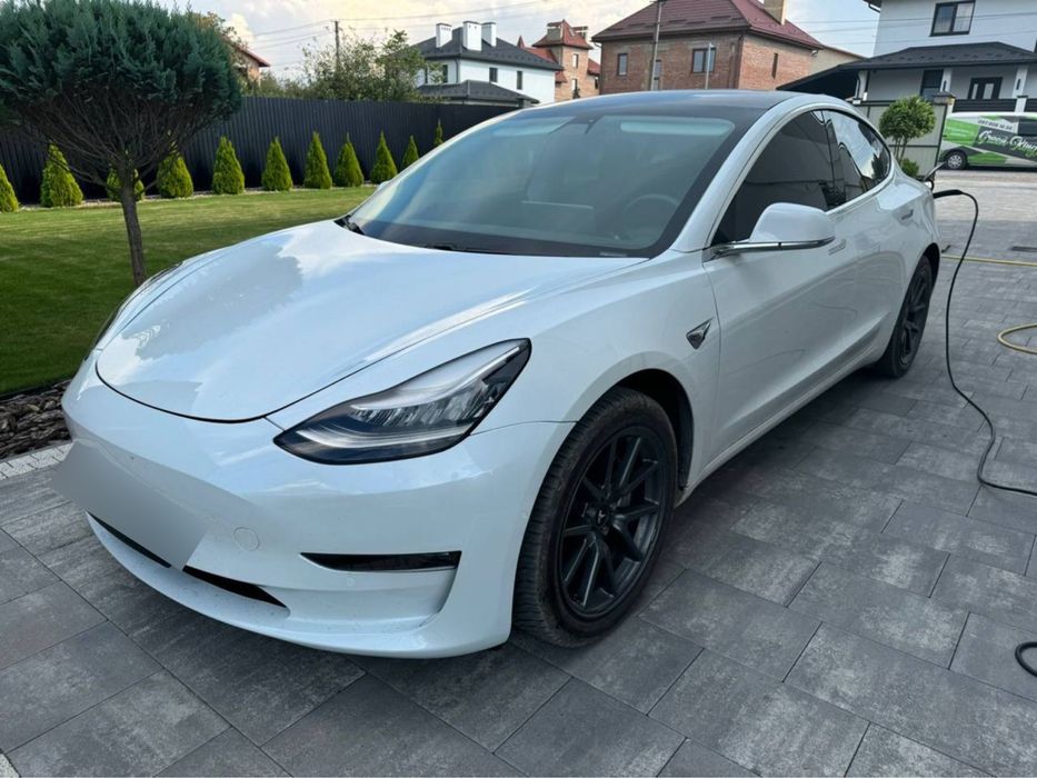 Tesla Model 3 Performance - оренда Львів