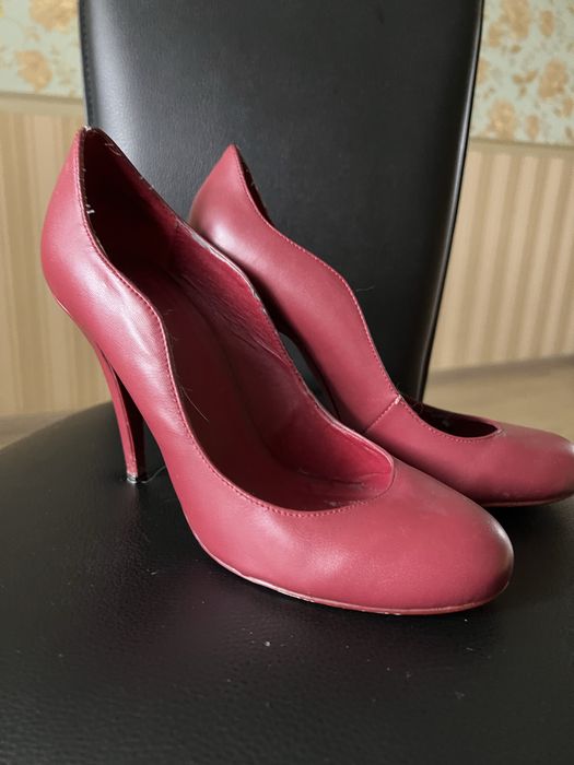 Туфлі жіночі на підборах