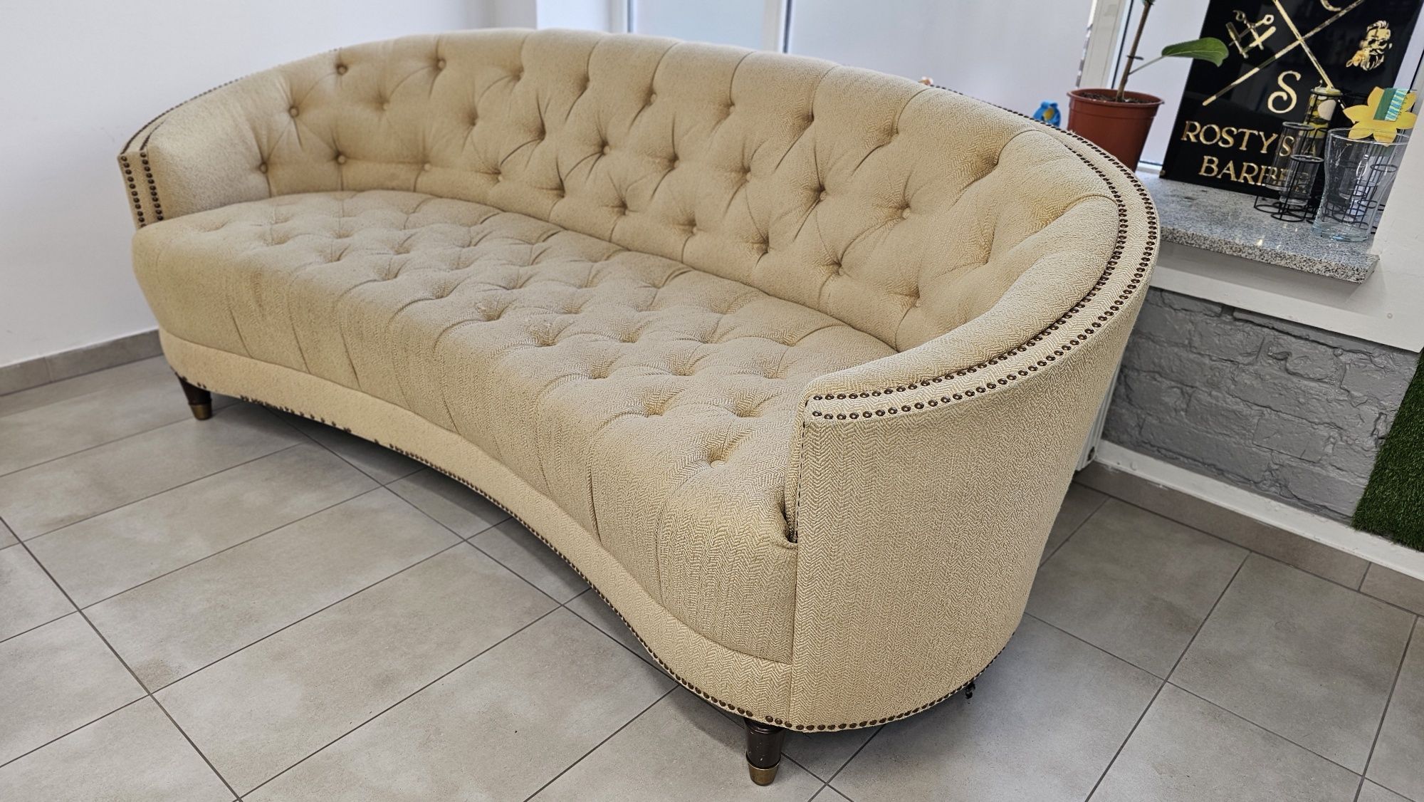 Piękna stylowa sofa