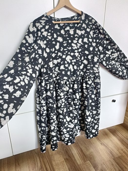 Sukienka damska rozkloszowana plus size czarna na imprezę na okazję 48