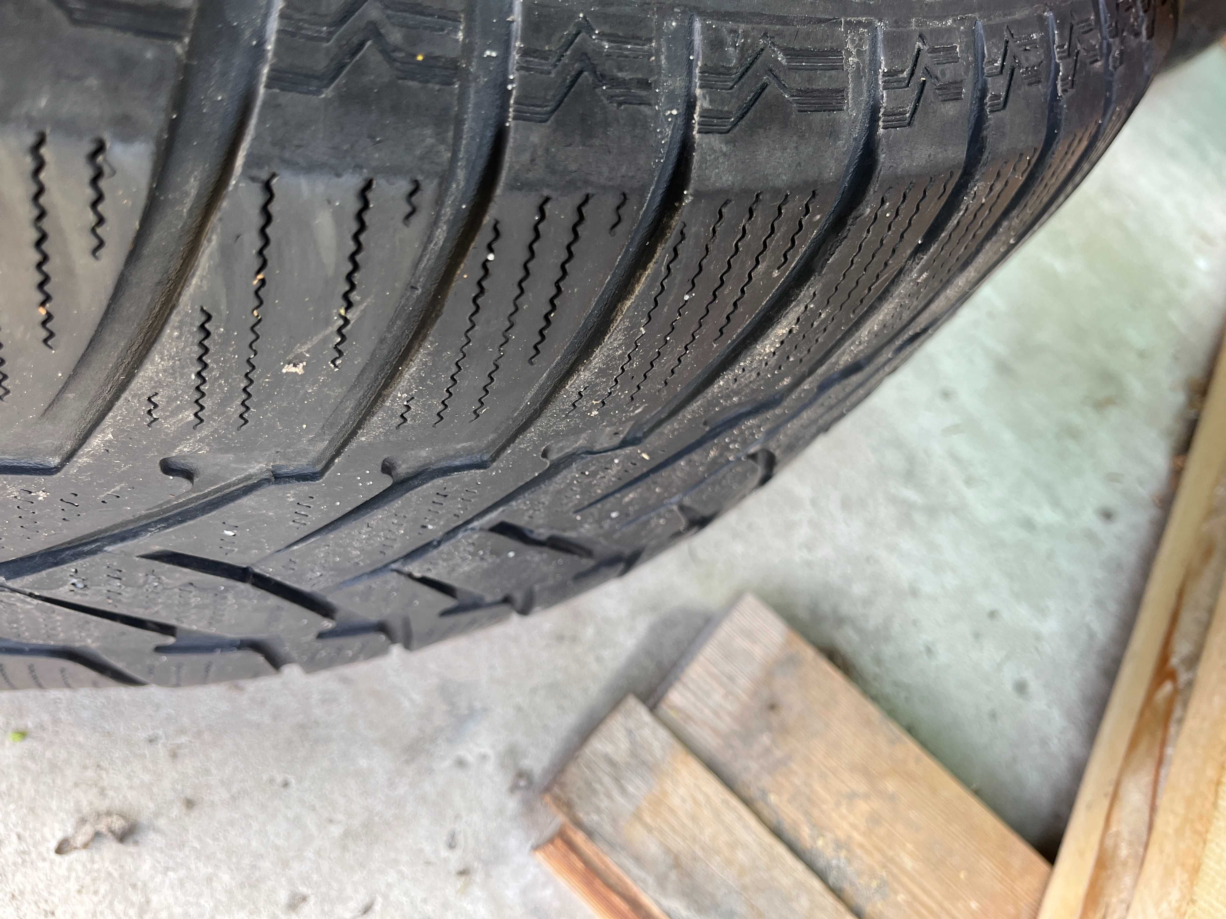 Opony zimowe Dunlop 255/55 + felgi R18 Mercedes