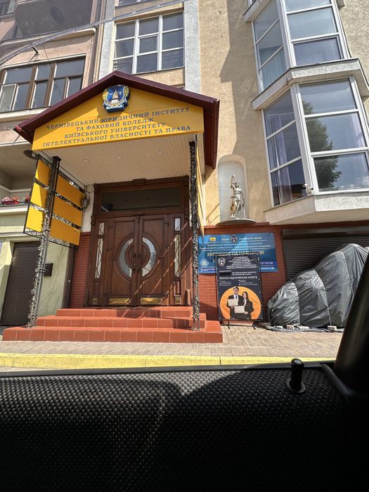 Для 2х—3-х дівчат студенток,вул Університетська, поруч ЧНУ, ОНЮА, БДМУ