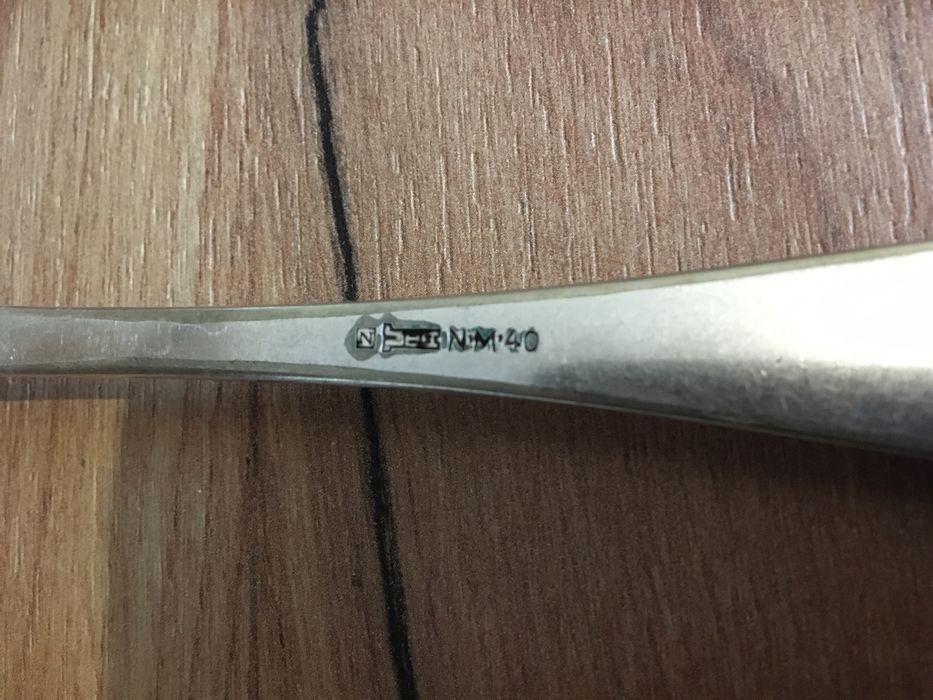 Stare sztućce 5 łyżek,i dwa różne widelce