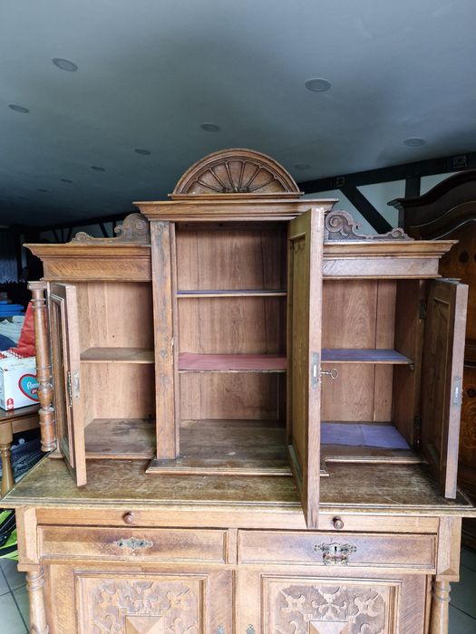 Starodawny kredens do renowacji