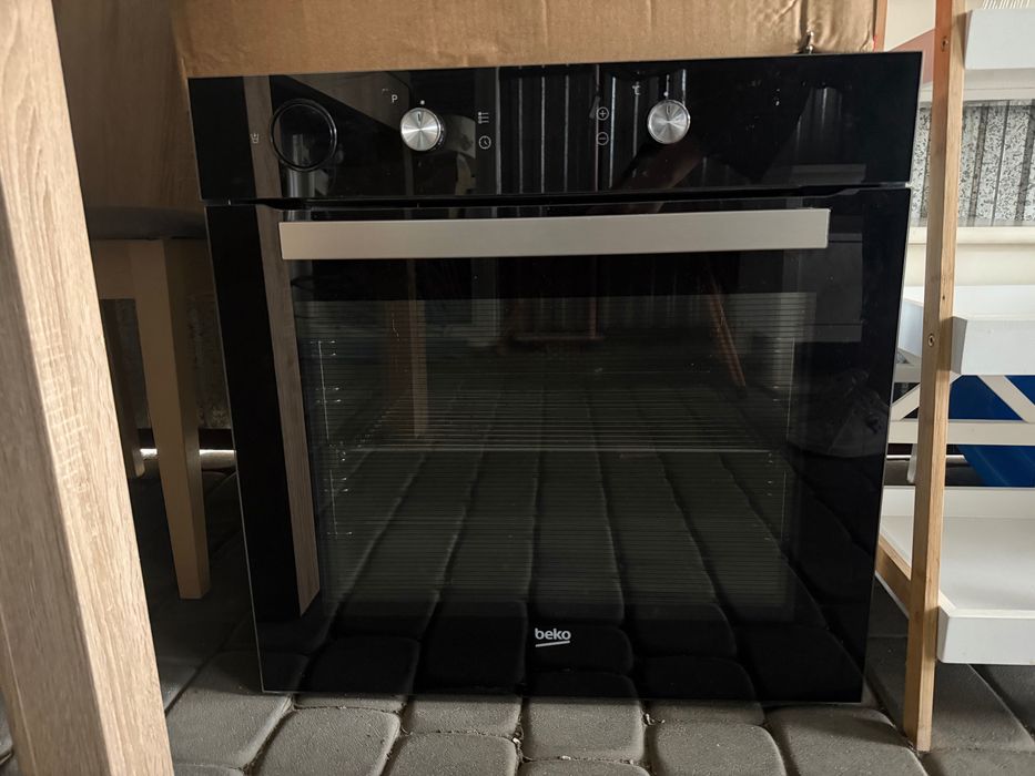 Sprzedam piekarnik pod zabudowę