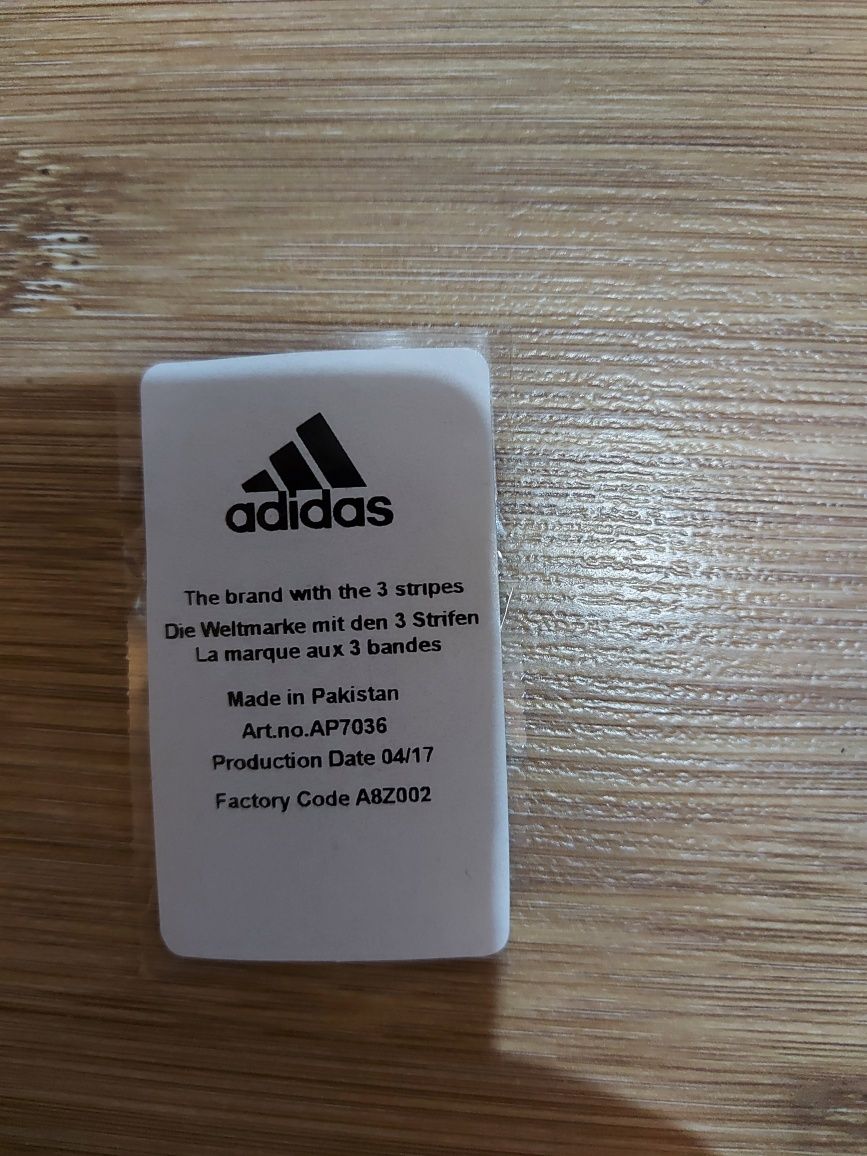 Футбольные щитки adidas EVERLESTO