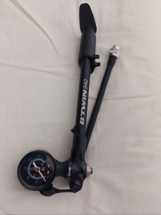 Pompka z uchwytem obrotowa z blokadą CUBE rower Presta Schrader Dunlop