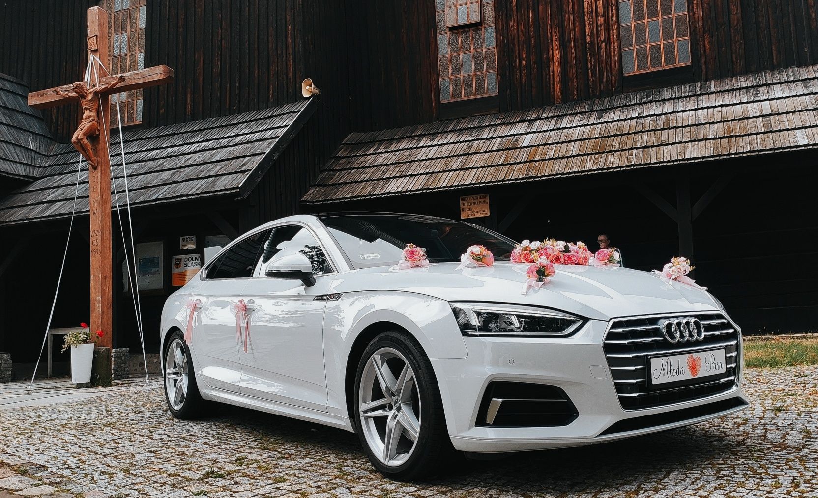 Samochód do ślubu / wesela młodej pary piękne białe audi A5 Sportback