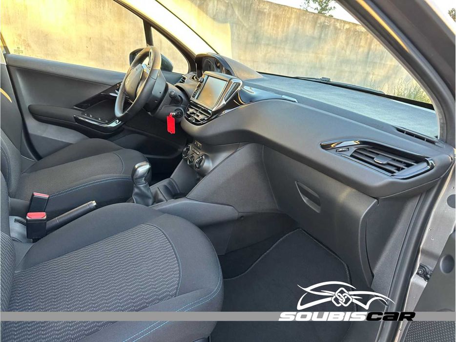 Peugeot 208 1.2 Signature