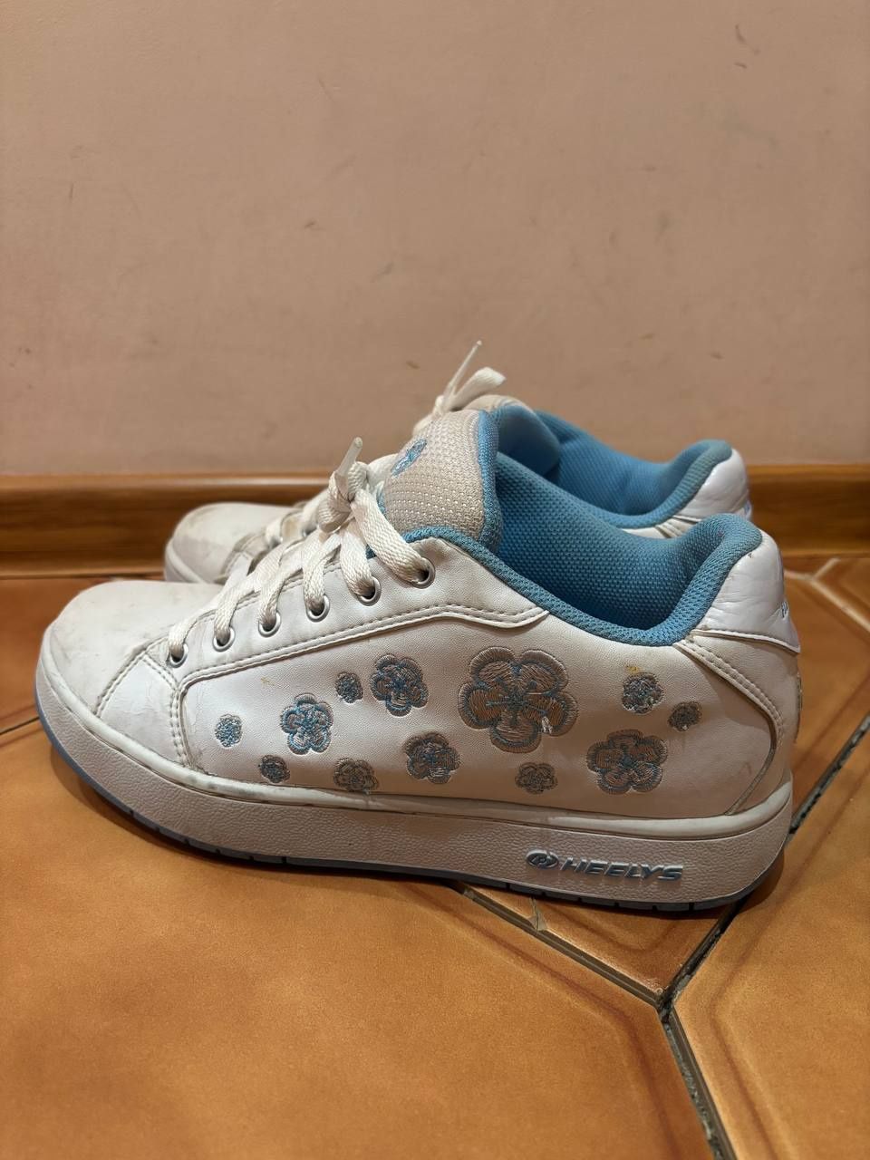 Кросівки Heelys 800грн..