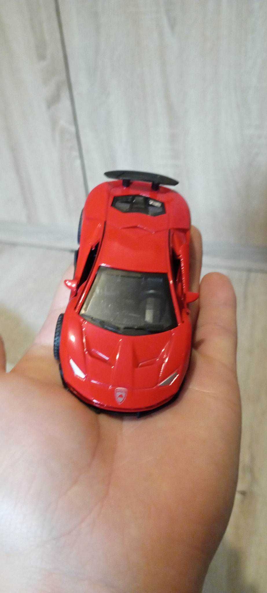 Metalowy Model Samochodu Ferrari,Podnoszone Drzwi